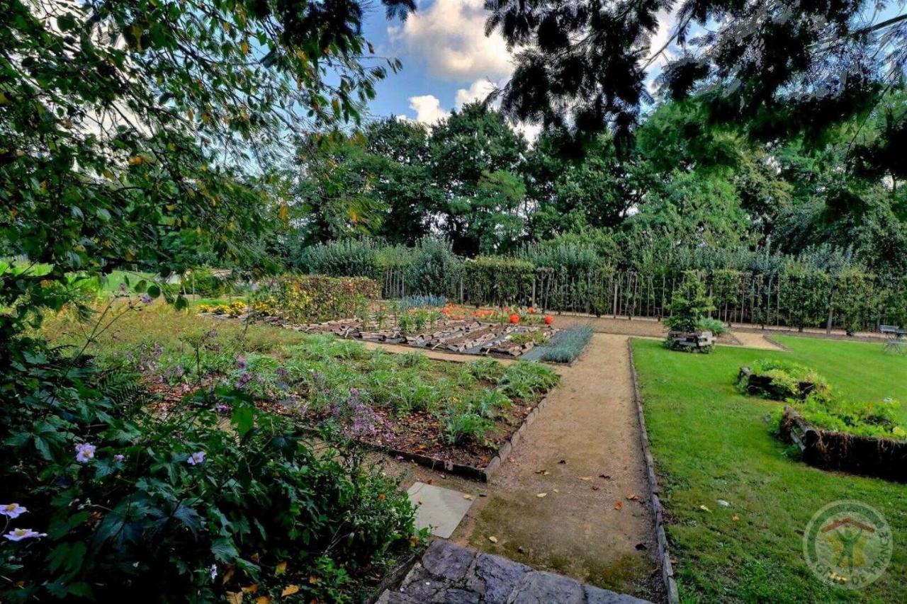 Manoir De La Droulinais Bed & Breakfast Bruz Bagian luar foto