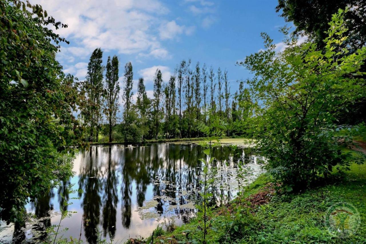 Manoir De La Droulinais Bed & Breakfast Bruz Bagian luar foto